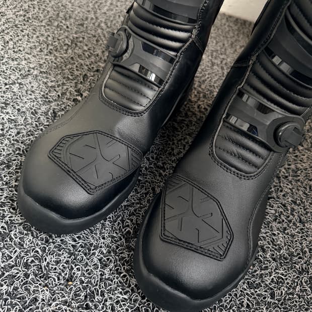 SCOYCO MT038WP 프리미엄 방수 바이크 부츠 - 블랙 에디션