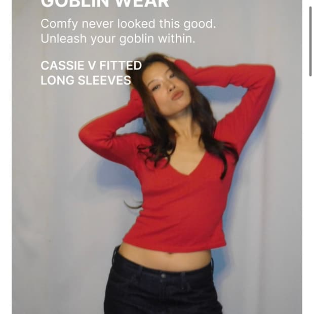 Cassie V Fitted Long Sleeves(Red)