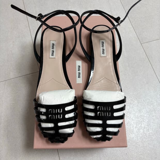 (정품)미우미우 샌들 37.5사이즈