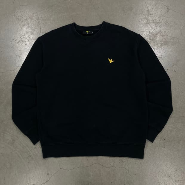 와릿이즌 블랙 컬러 스몰 로고 미니멀 맨투맨