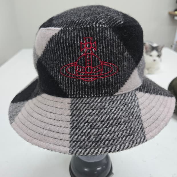 비비안 웨스트우드 체크 버킷햇 모자