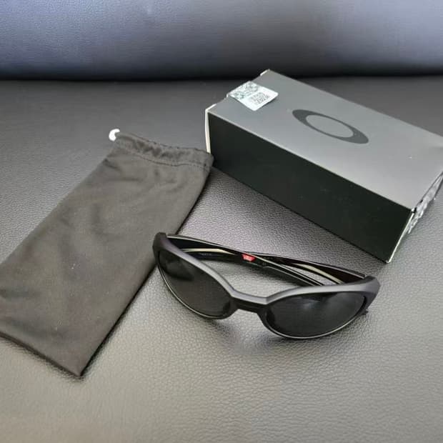 오클리 아이 자켓 리덕스 매트 블랙 프레임 프리즘 그레이