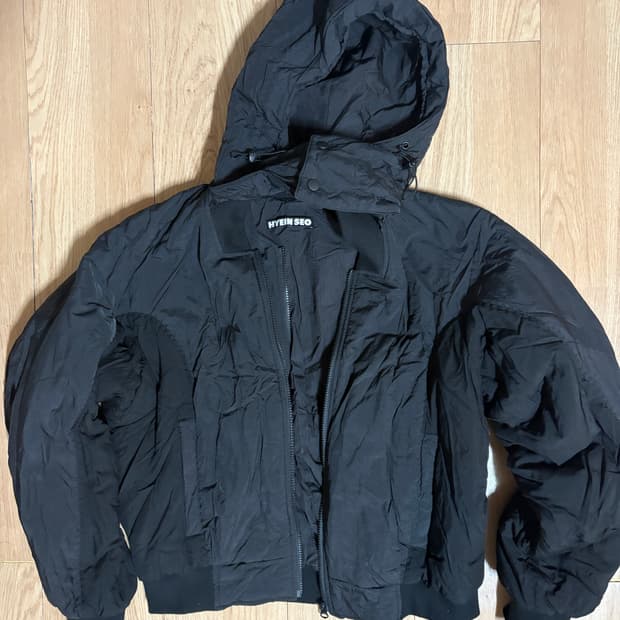 HYEIN SEO 20fw 후드보머 