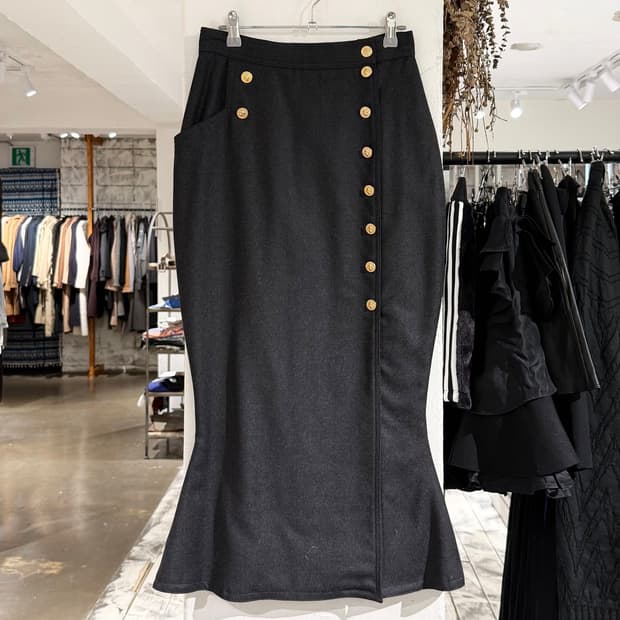 베르수스 차콜 금장 버튼 울 롱 스커트