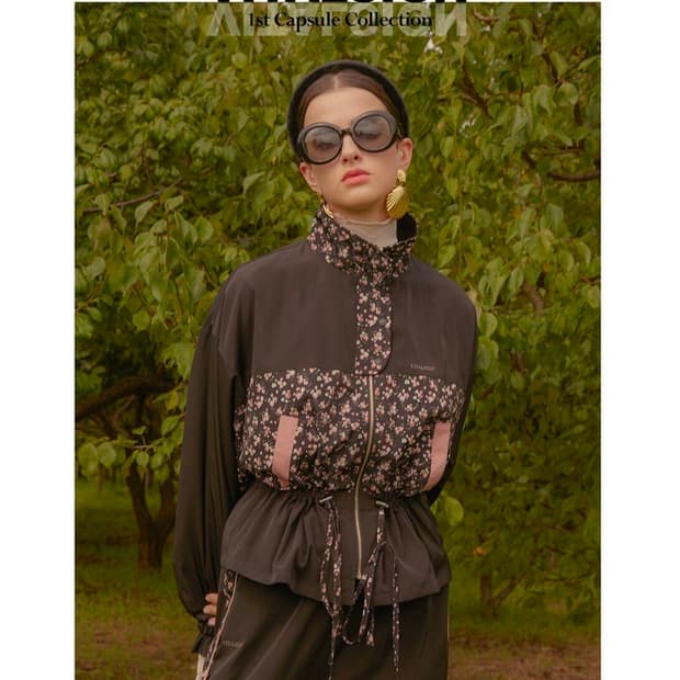 바이탈사인 플라워 패턴 스트랩 셔링 윈드브레이커 바람막이