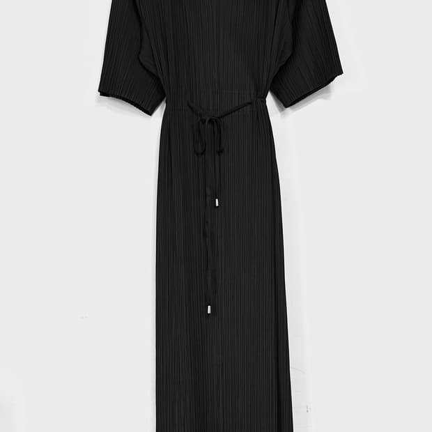 에바큐브 evercube 플리츠 카라 원피스