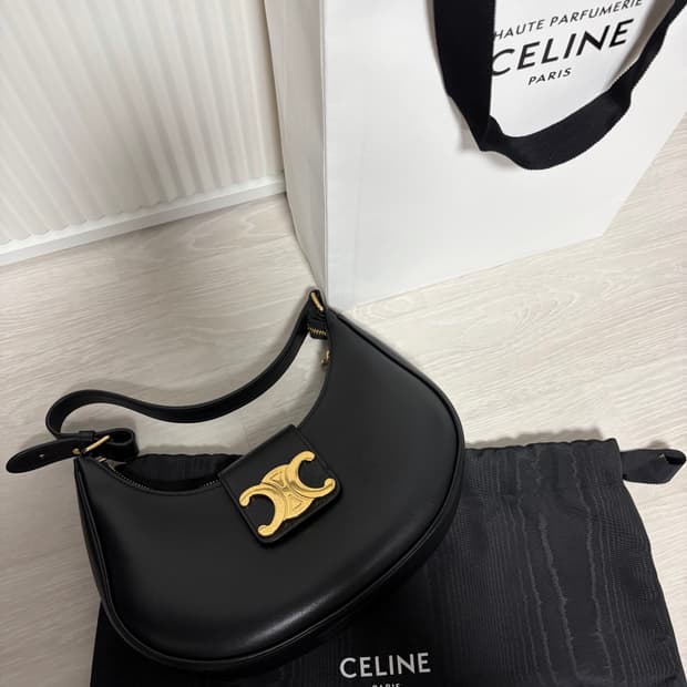 (정품) 셀린느 트리옹프 백 미디엄 블랙 가방