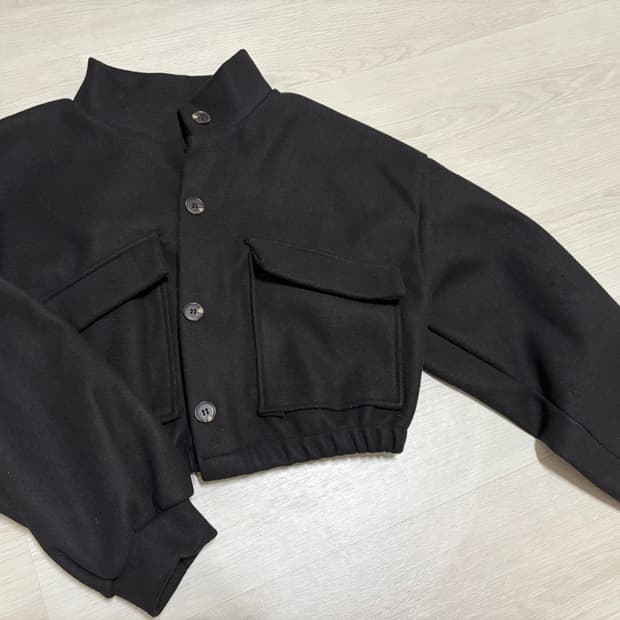 하이넥 시보리 크롭 블랙 자켓