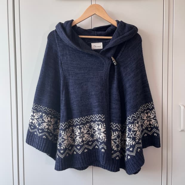 Free nature 눈꽃 노르딕 후드 케이프 니트 가디건