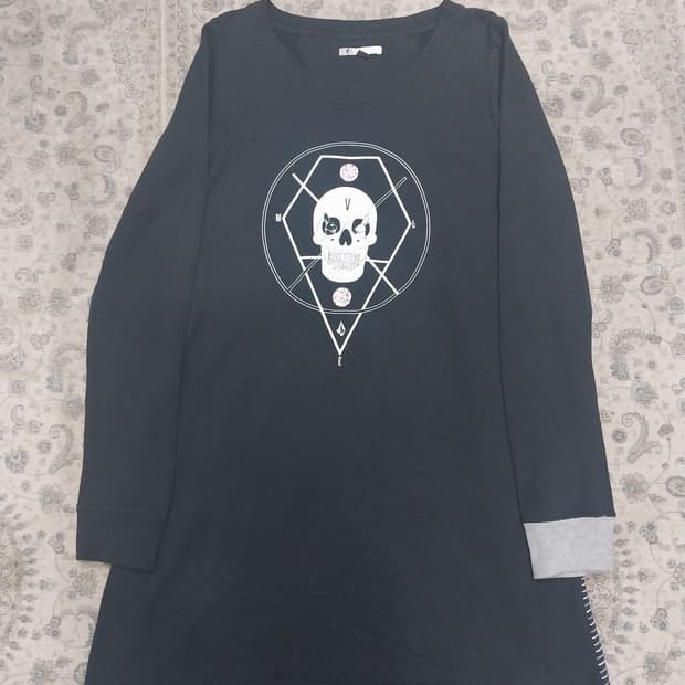 VOLCOM 볼컴 스컬 그래픽 미디 원피스 S