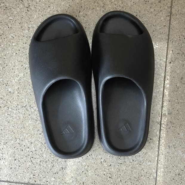 (1회착)아디다스 이지슬라이드 오닉스 265