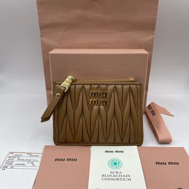 미우미우 나파 램스킨 지퍼 카드지갑