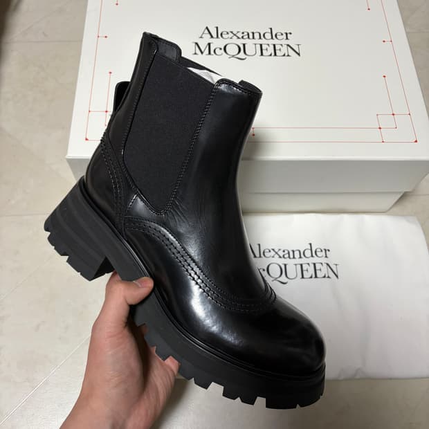 새상품(260)알렉산더맥퀸 원더 첼시부츠 블랙