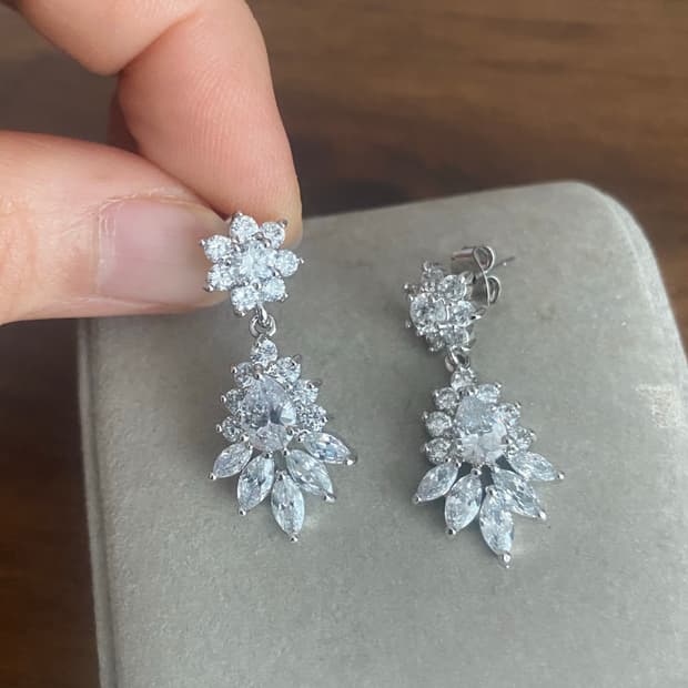 물방울 모티브 큐빅 귀걸이