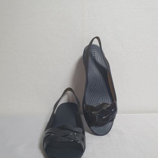 크록스 이사벨라 젤리 슬링백 미니웨지 블랙 230mm