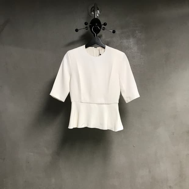 셀린느 화이트 반팔 블라우스 36(W)