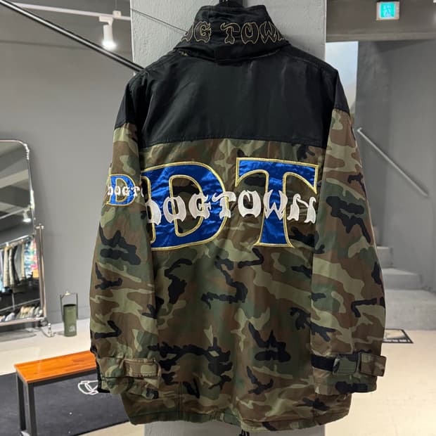 도그타운 DT시그니처 카모 바람막이