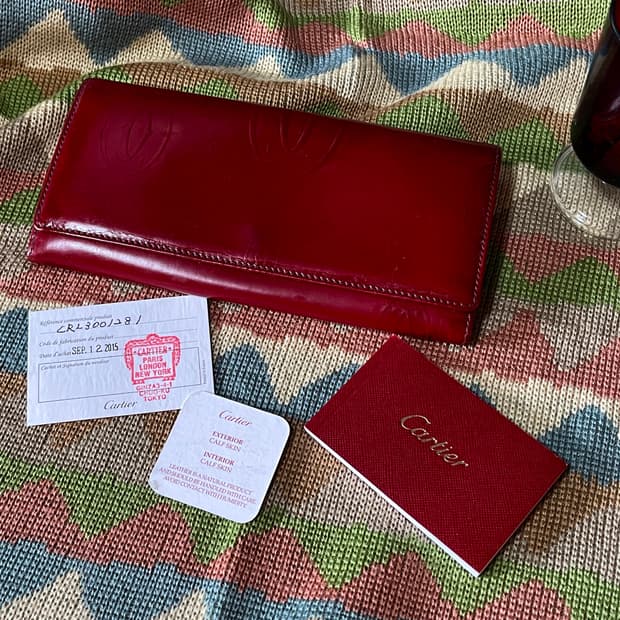 Cartier Happy Birthday 페이턴트 레더 장지갑 CRL30