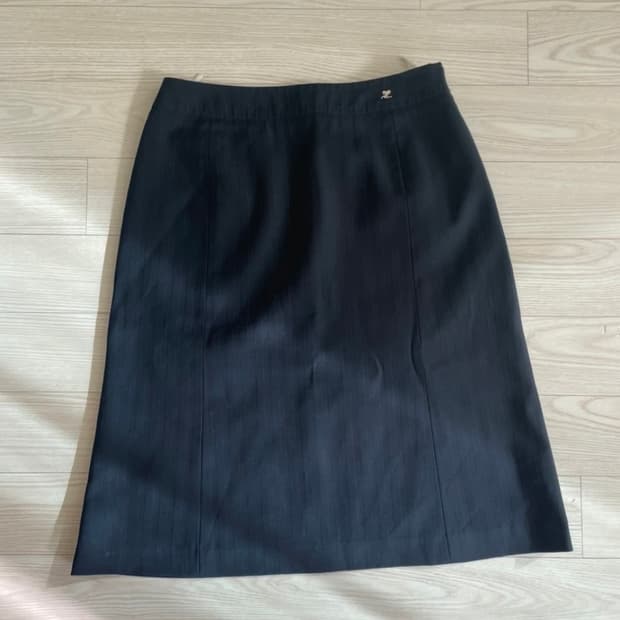 꾸레쥬 미디 스커트