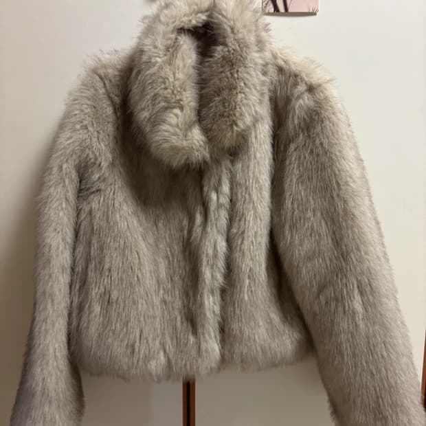 FORMAL 베이지 퍼 자켓