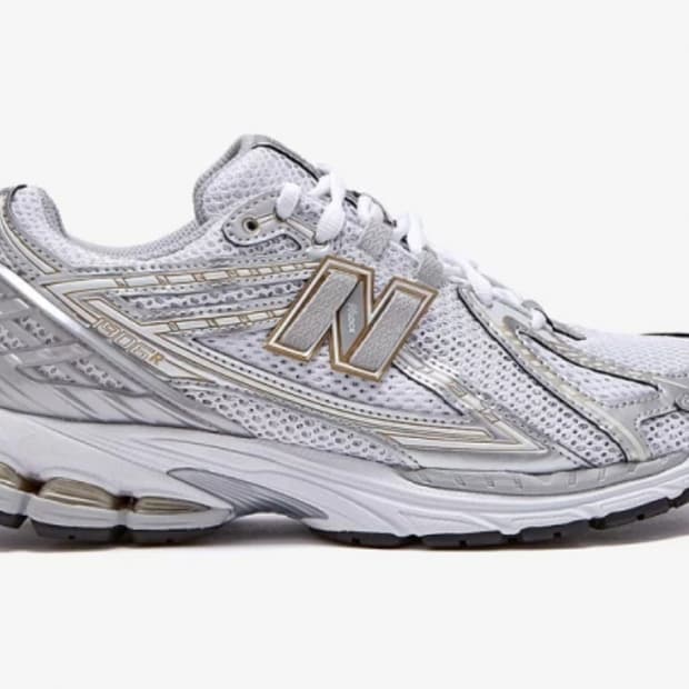 뉴발란스 1906R 메탈릭 실버 280mm