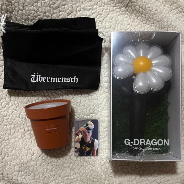 지드래곤 응원봉 + 더스트백 + 크래들 + 포토카드 