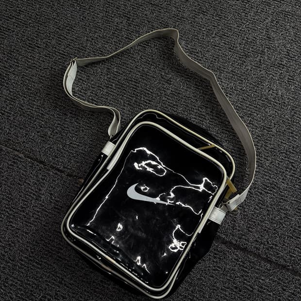 00s 나이키 빅스우시 코팅 글로시 크로스백 1735