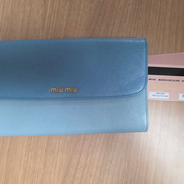 미우미우 장지갑 겸 클러치백
