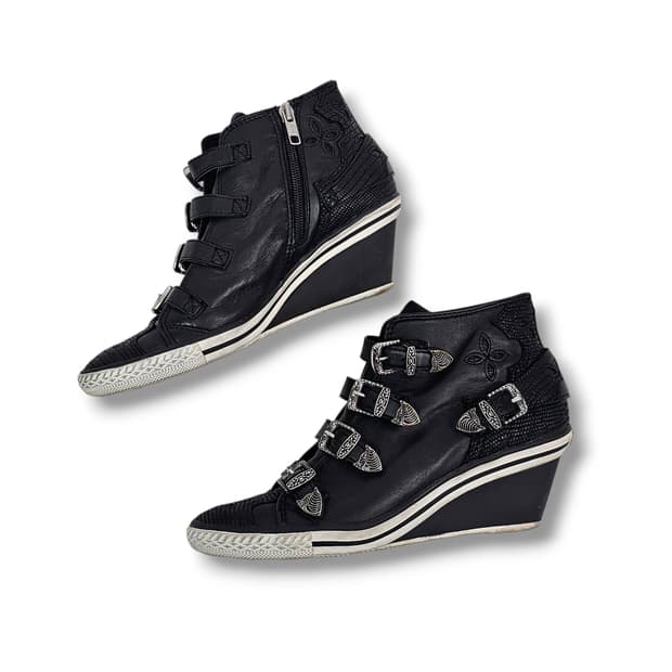 38 Ash 아쉬 블랙 페이즐리 버클 웨지 스니커즈