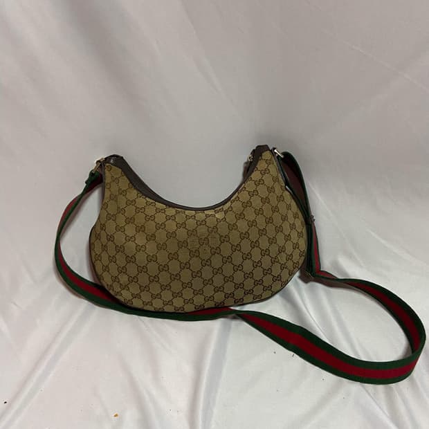 구찌 반달크로스백