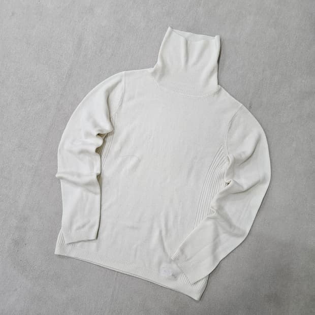 90 인터크루 여성 화이트 터틀넥 니트 0402Y