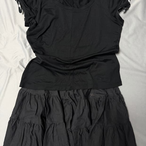 버버리 리본 티셔츠 + 프릴 스커트 코디 세트