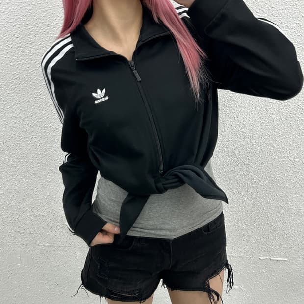 아디다스 발레코어 크롭 블랙 트랙탑 M