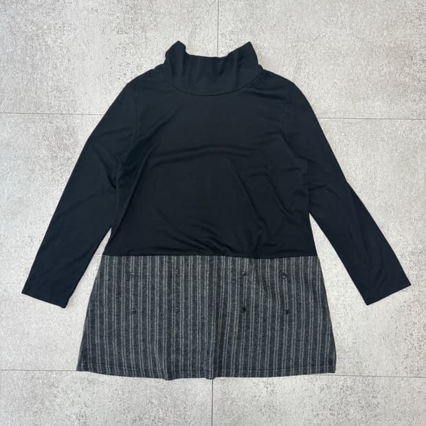 보니 밑단 배색 버튼 포인트 터틀넥 탑