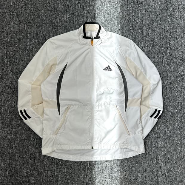 아디다스 화이트 배색 바람막이