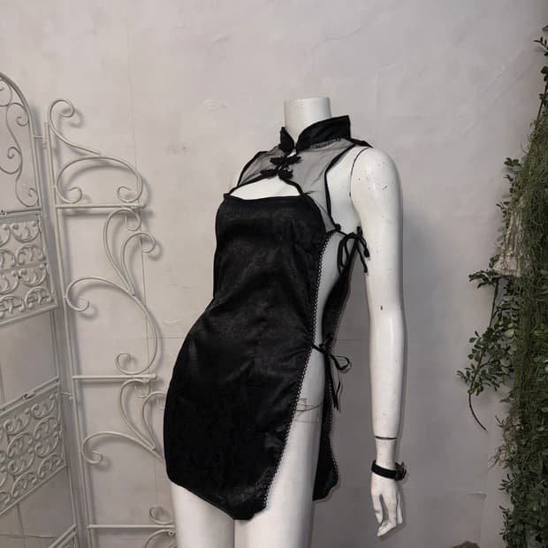Black oriental floral open strap qipao