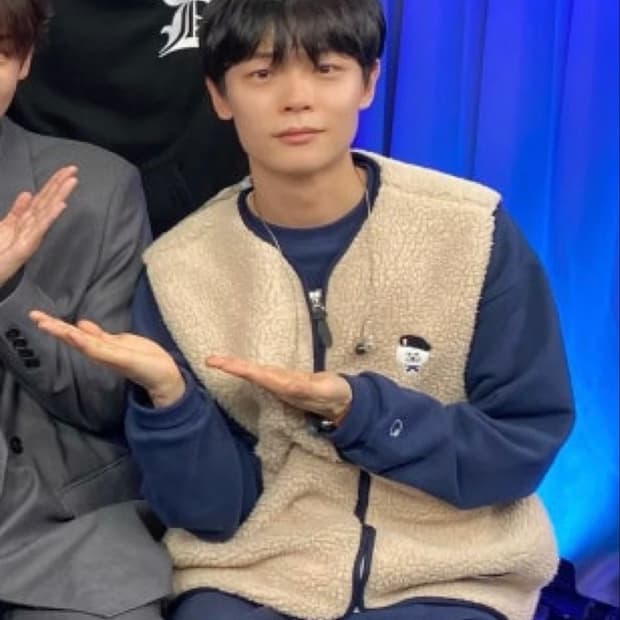 비욘드클로젯 베이지 뽀글이 조끼