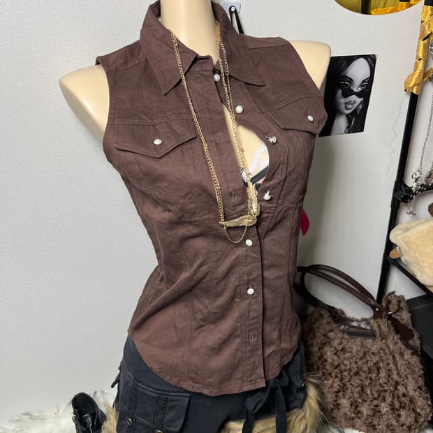 빈티지 Y2K 브라운 버튼 나시 카라탑