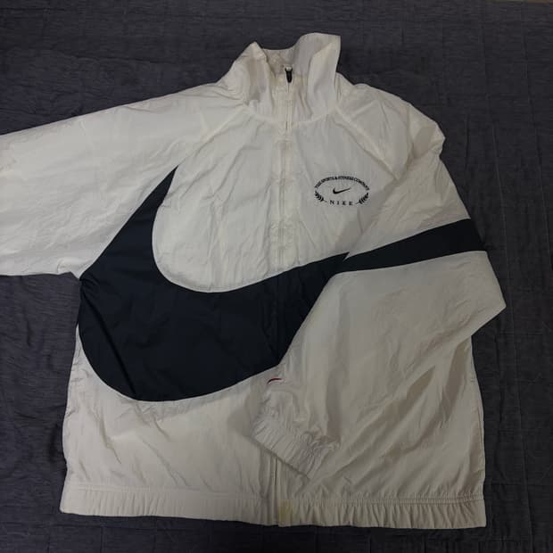 나이키 빅 스우시 화이트 바람막이