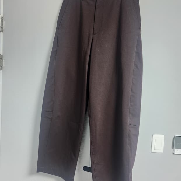 해칭룸 커브 치노 브라운