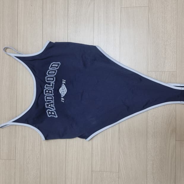 배드블러드 유니버시티 로고 딥 컷 바디수트 S