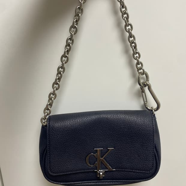 캘빈클라인 체인 미니 숄더백