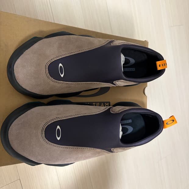 오클리x브레인데드 스웨이트 플레시 토프(280)