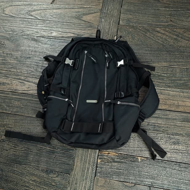 [이스트팩] 버클 지퍼 나일론 백팩 블랙 M18967