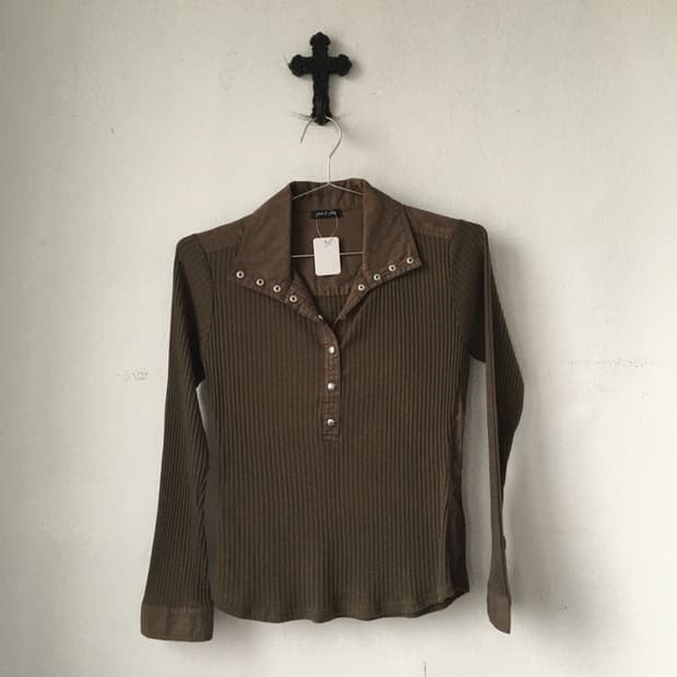 High neck shirt ribbed sleeve