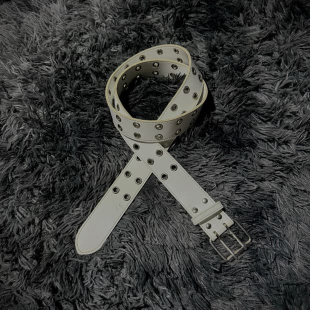 화이트 멀티 아일렛 벨트
