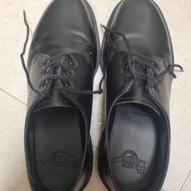 닥터 마틴 1461 모노 270