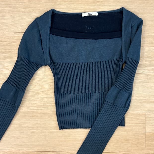 yuse 유즈 투톤 볼레로 니트탑 네이비