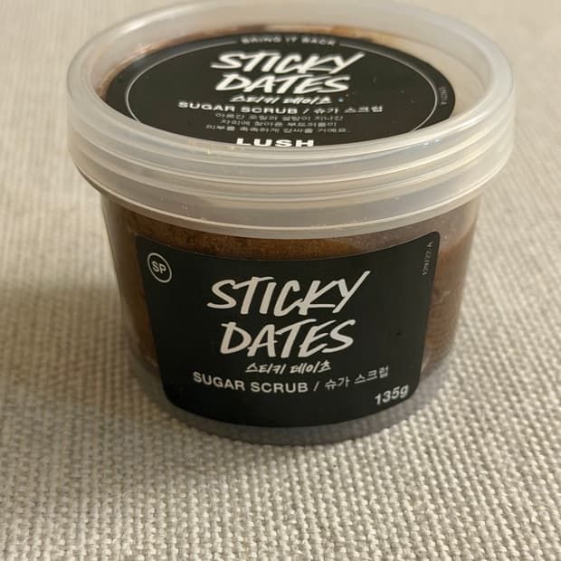 [미개봉] 러쉬 스티키 데이츠 슈가 스크럽 135g - 정가 2만