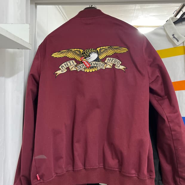 슈프림 안티히어로 봄버